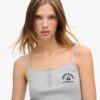 Athletic Essentials T-shirt met print en knoopjes