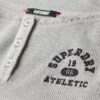 Athletic Essentials T-shirt met print en knoopjes