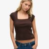 Athletic Essentials Top met vierkante hals Athletic Essentials Top met vierkante hals