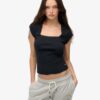 Athletic Essentials Top met vierkante hals Athletic Essentials Top met vierkante hals