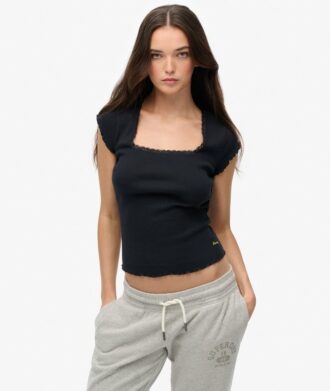 Athletic Essentials Top met vierkante hals