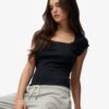 Athletic Essentials Top met vierkante hals Athletic Essentials Top met vierkante hals