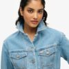Denimjas met versieringen