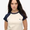 Essential Logo Raglan T-shirt van Organic Cotton Essential Logo Raglan T-shirt van Organic Cotton