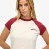 Essential Logo Raglan T-shirt van Organic Cotton Essential Logo Raglan T-shirt van Organic Cotton
