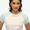 Essential Logo Raglan T-shirt van Organic Cotton Essential Logo Raglan T-shirt van Organic Cotton