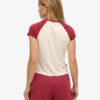 Essential Logo Raglan T-shirt van Organic Cotton Essential Logo Raglan T-shirt van Organic Cotton