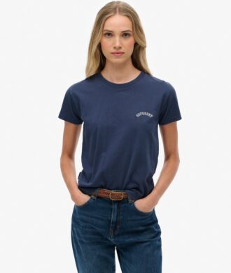 Essential Logo T-shirt met getailleerde pasvorm