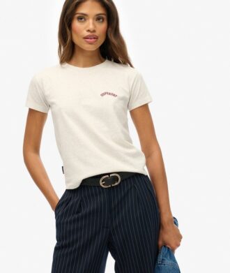 Essential Logo T-shirt met getailleerde pasvorm