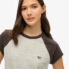 Essential-raglan-T-shirt van Organic Cotton met logo Essential-raglan-T-shirt van Organic Cotton met logo