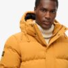 Everest kort pufferjack met capuchon