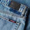 Jeans met wijde pijpen en onafgewerkte zoom Jeans met wijde pijpen en onafgewerkte zoom