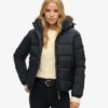 Kort Hooded Puffer jack met capuchon van imitatiebont Kort Hooded Puffer jack met capuchon van imitatiebont