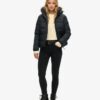 Kort Hooded Puffer jack met capuchon van imitatiebont Kort Hooded Puffer jack met capuchon van imitatiebont