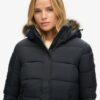Kort Hooded Puffer jack met capuchon van imitatiebont Kort Hooded Puffer jack met capuchon van imitatiebont