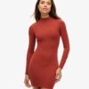 Mini-jurk met hoge hals en lange mouwen van jersey