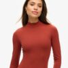 Mini-jurk met hoge hals en lange mouwen van jersey