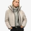 Sd-windjack met hood en borduursel Sd-windjack met hood en borduursel
