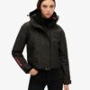 Sd-windjack met hood en borduursel