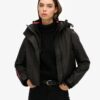 Sd-windjack met hood en borduursel