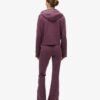 Sport Tech Joggers met lage taille en uitlopende pijpen Sport Tech Joggers met lage taille en uitlopende pijpen