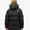 Sportief pufferjack met capuchon en halflange pasvorm