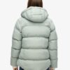 Sportief pufferjack met capuchon en halflange pasvorm Sportief pufferjack met capuchon en halflange pasvorm