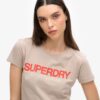 Sportswear Logo T-shirt met getailleerde pasvorm Sportswear Logo T-shirt met getailleerde pasvorm