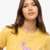 Superdry X Komodo Ashram getailleerd T-shirt Superdry X Komodo Ashram getailleerd T-shirt