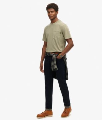 T-shirt met contrasterende stiksels op de zak