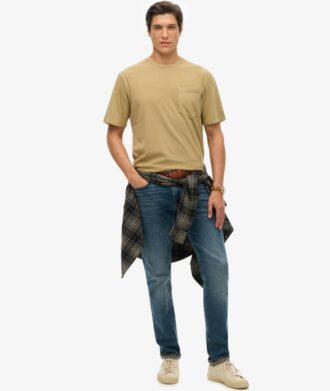 T-shirt met contrasterende stiksels op de zak