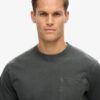 T-shirt met contrasterende stiksels op de zak