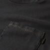 T-shirt met contrasterende stiksels op de zak