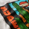 T-shirt met reispostkaart-print