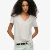 T-shirt met V-hals en slubborduursel T-shirt met V-hals en slubborduursel