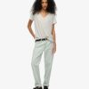 T-shirt met V-hals en slubborduursel T-shirt met V-hals en slubborduursel