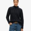 Trui met hoge hals en kabelpatroon uit gebreide kleding