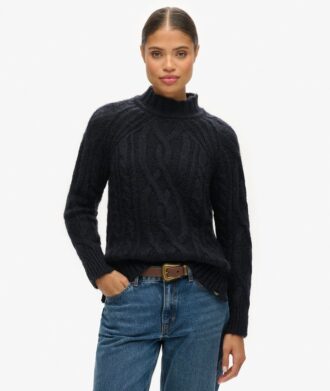 Trui met hoge hals en kabelpatroon uit gebreide kleding