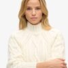 Trui met hoge hals en kabelpatroon uit gebreide kleding